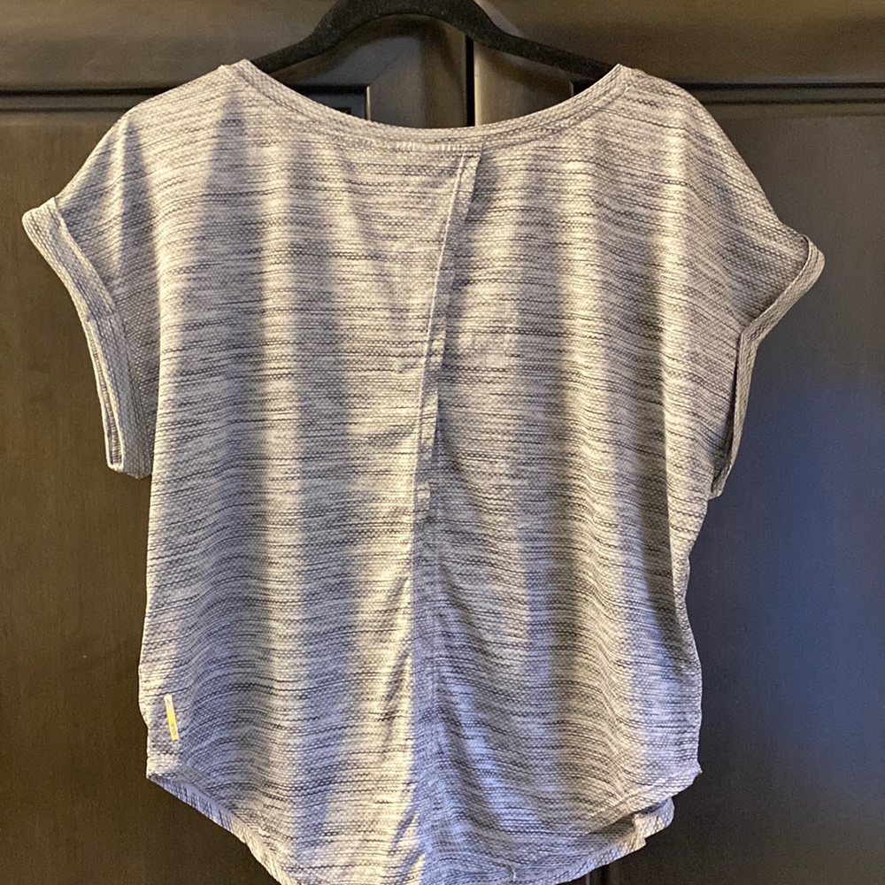 Lolé cap sleeve loose crop boxy tee with keyhole back